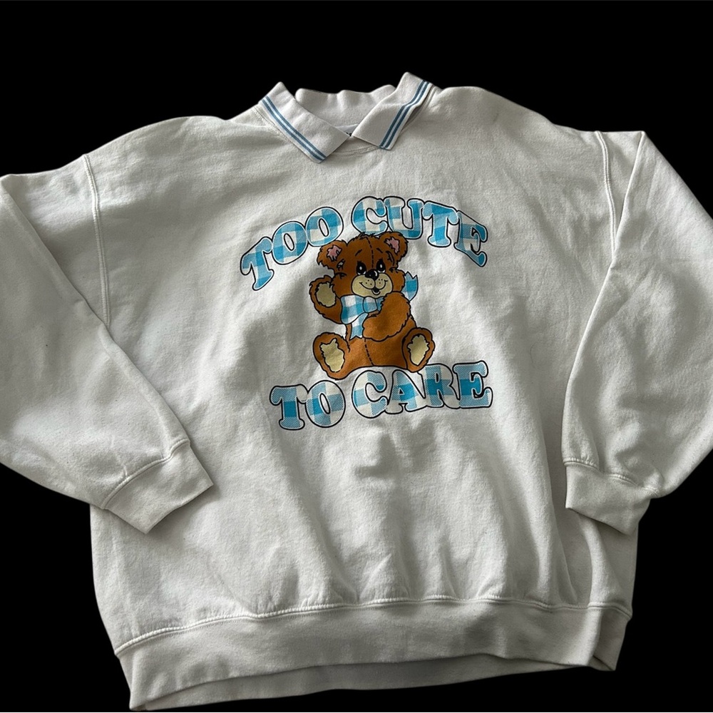 White Sweatshirt with Bear Print